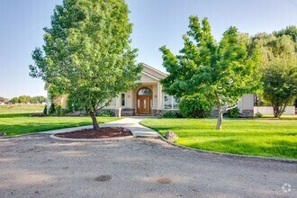 Building Photo - Country Living at it's Best!  Beyond Spaci...