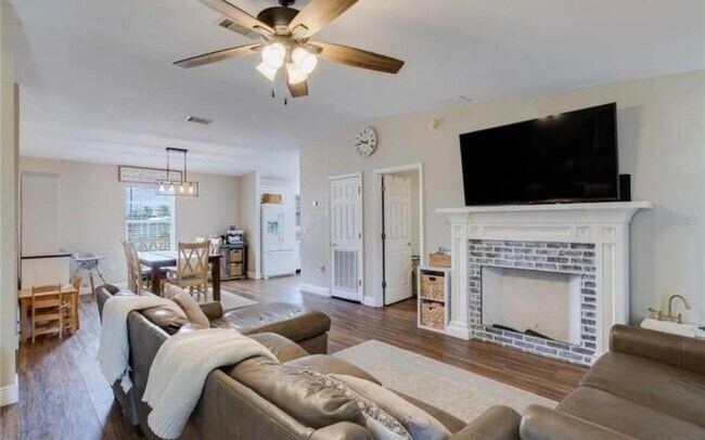 Building Photo - 2010 S Montana Cir