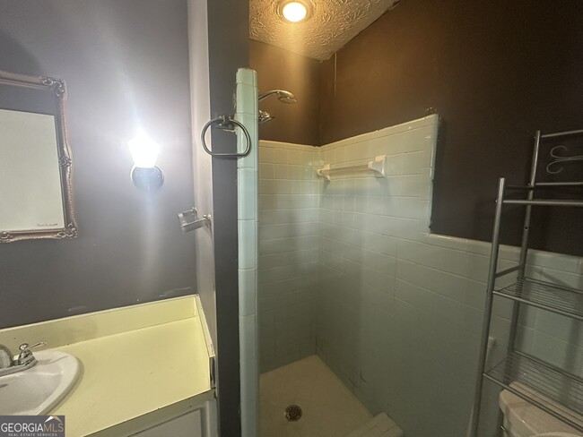 Building Photo - 3053 Menlo Park Dr