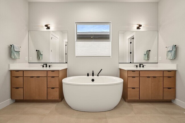 Building Photo - Stunning & Luxurious Brand-New Build in Ki...