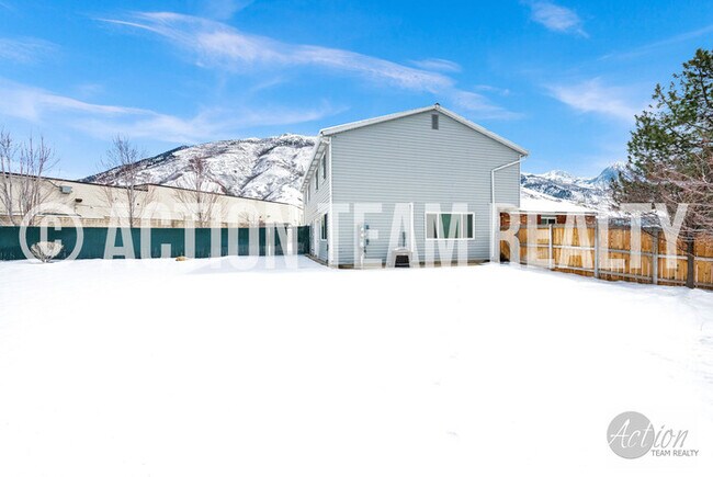 Building Photo - Newly Remodeled Duplex in Cottonwood Heights!