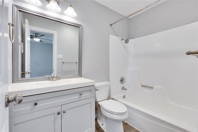 Building Photo - 1712 W Mesa Park Dr