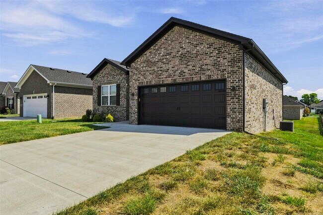 Building Photo - 845 Poplar Log Dr