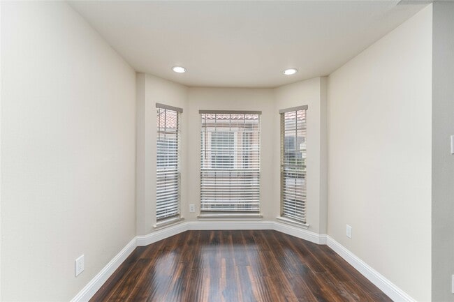 Building Photo - 3231 Allen Pkwy