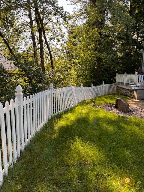 Building Photo - 415 Louis Ln
