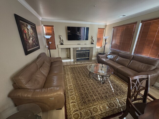 Building Photo - 10 Rhine Cir