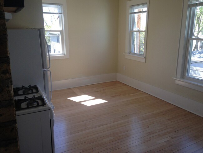 Building Photo - 2625 N Oakland Ave