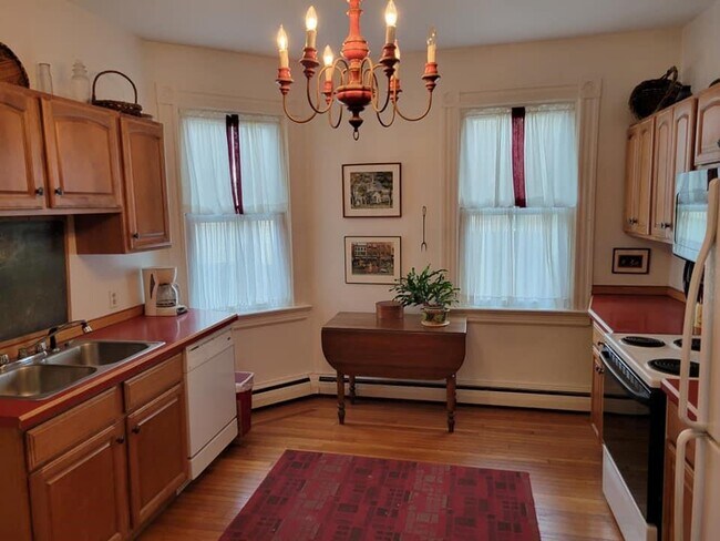 Building Photo - 12 Adelphi Ave