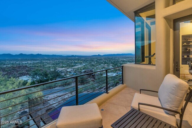 Building Photo - 5810 E Cholla Ln