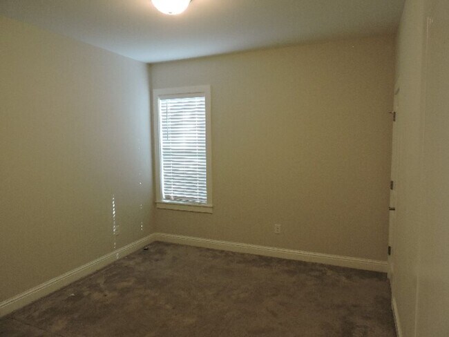 Building Photo - 6 YR old Modern Farmhouse designed 3BR/2BA Plus Office