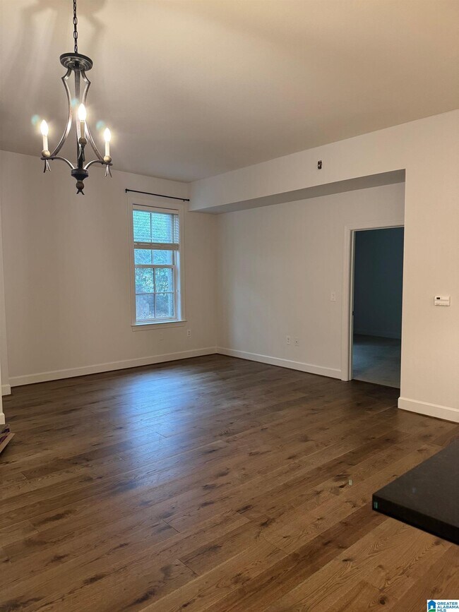 Building Photo - 1040 Broadway St