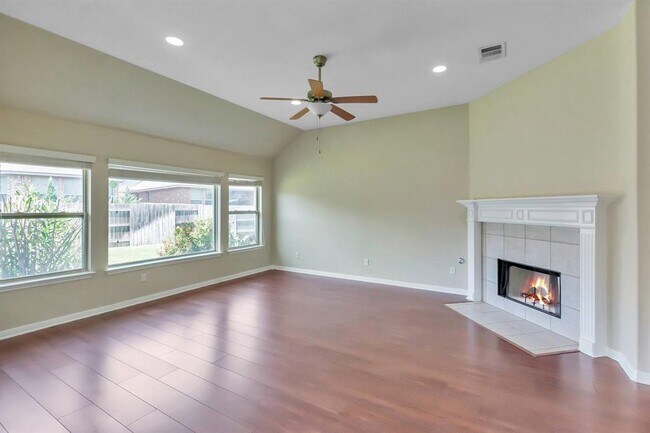 Building Photo - 101 Dasher Drive