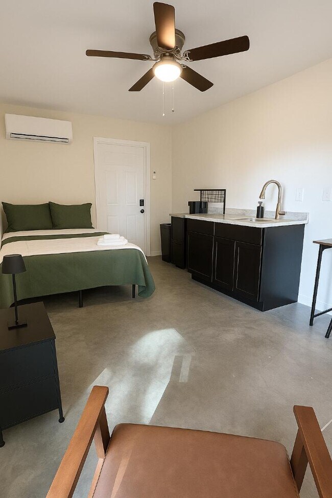 Primary Photo - 2010 Lake Cannon Dr NW