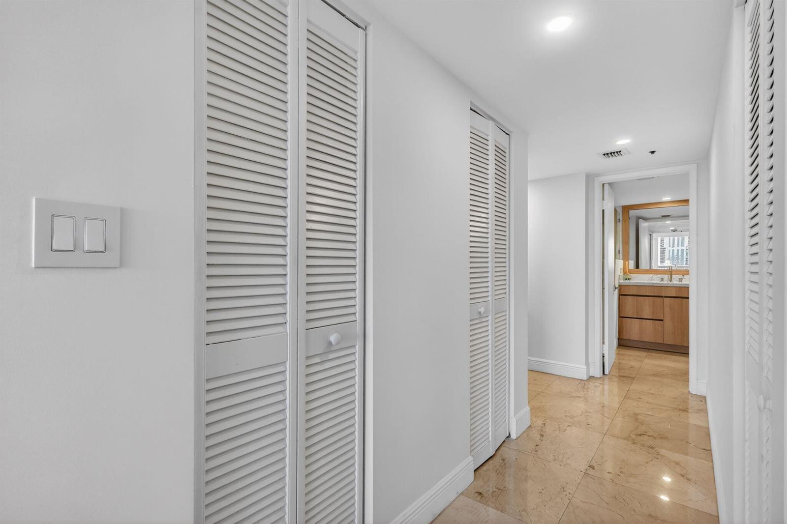 Building Photo - 1717 N Bayshore Dr
