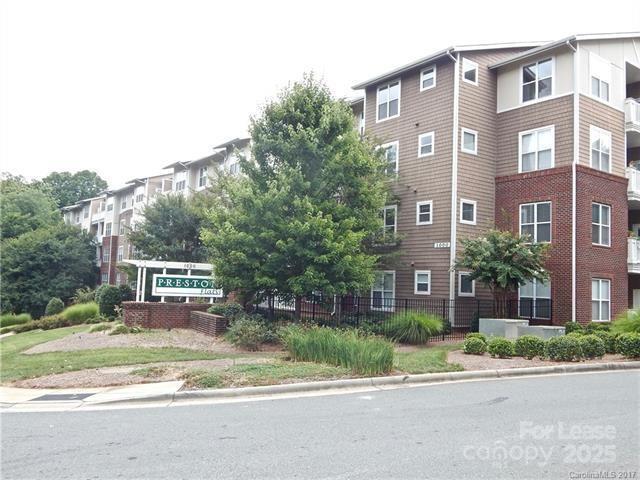 Primary Photo - 1000 E Woodlawn Rd