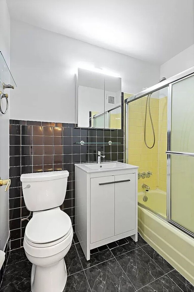 Building Photo - Freshly painted 1 bed 1 bath