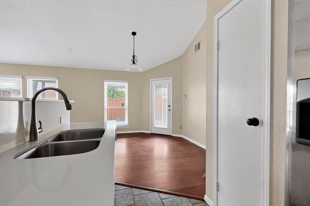 Building Photo - 936 Sugarberry Dr