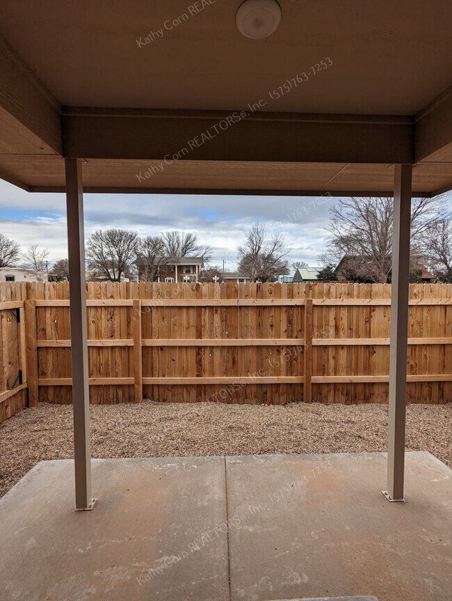 Building Photo - 2031 Janeway St