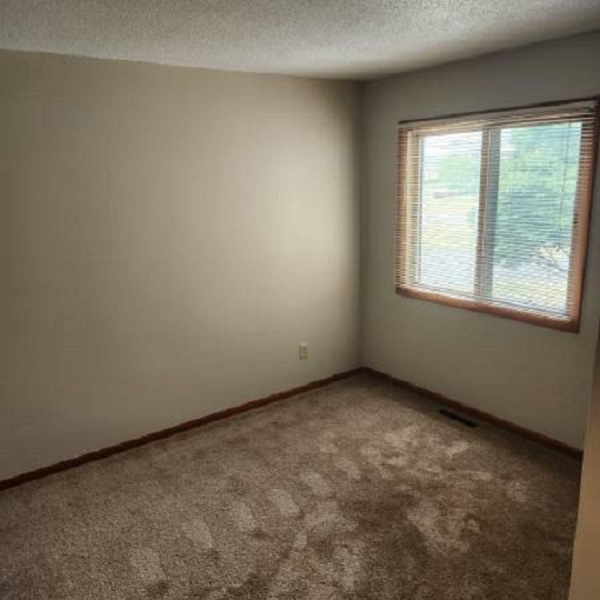 Upper smaller bedroom - 2050 Bradley St