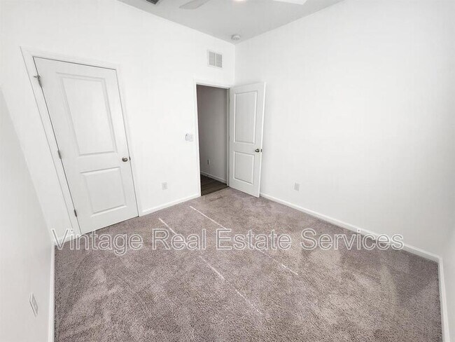 Building Photo - 2340 Harris Hawk Ave