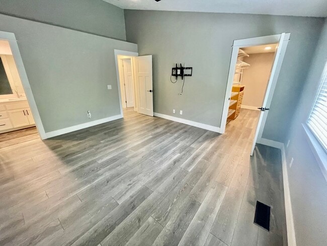 Building Photo - Light and Bright 3bd/2bath Hillsboro Home ...