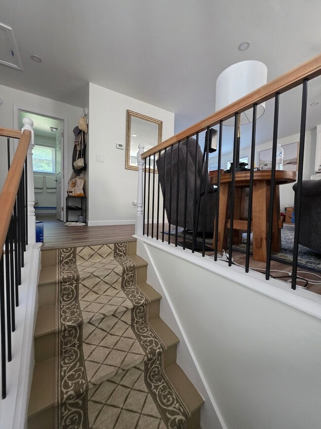Building Photo - 3 Riverview Dr