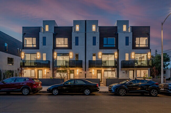 Building Photo - 18303 Oakbury Cir