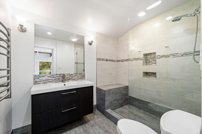 Building Photo - 714 Rockaway Beach Ave
