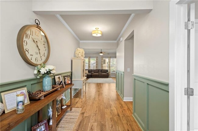 Building Photo - 2121 Charmond Dr