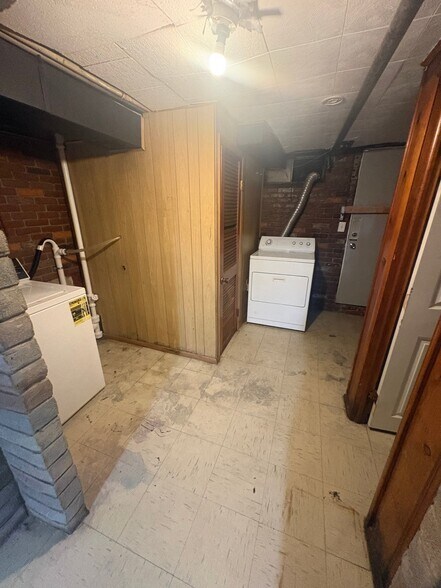 Building Photo - 333 N Grantley St