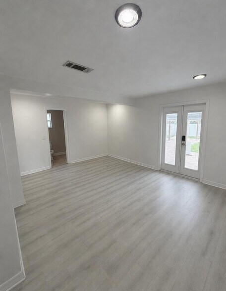 Building Photo - 4406 Elderberry Dr