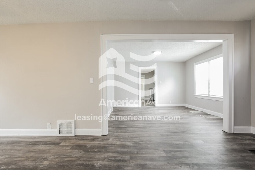 Building Photo - 4432 Flora Ave