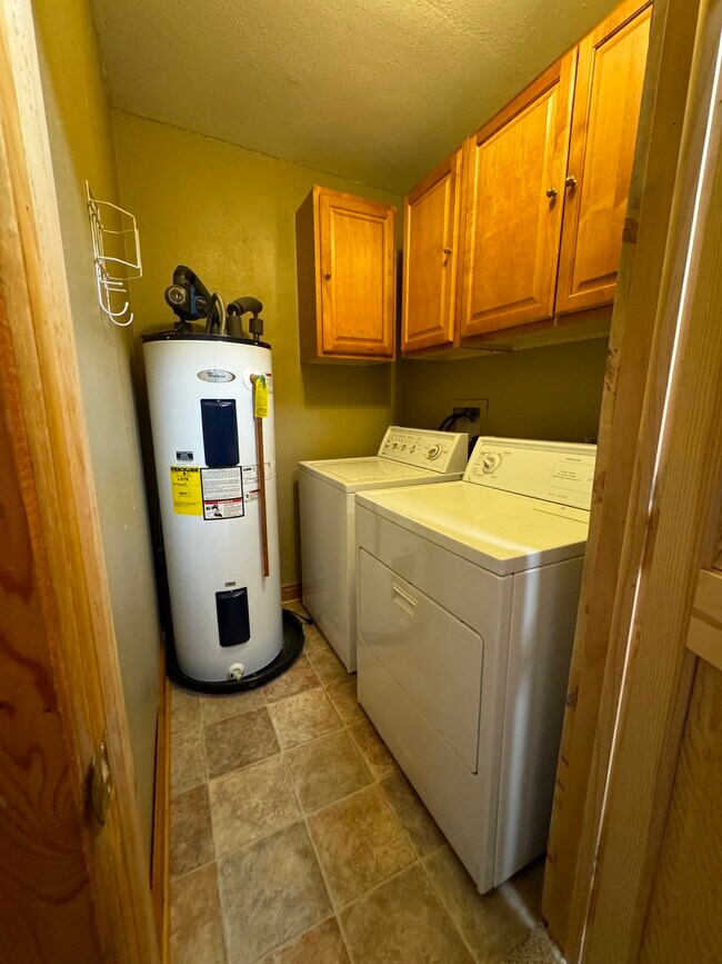 Building Photo - 23150 Schussmark Trl