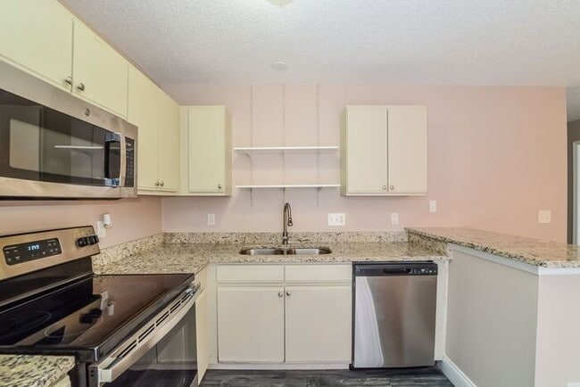 Building Photo - 3756 Dartford Dr