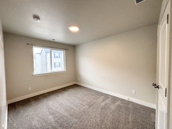 Building Photo - 3742 W Canyon Falls Dr
