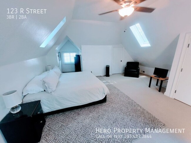 Building Photo - Extremely Desirable Stunning Avenues Home!!!