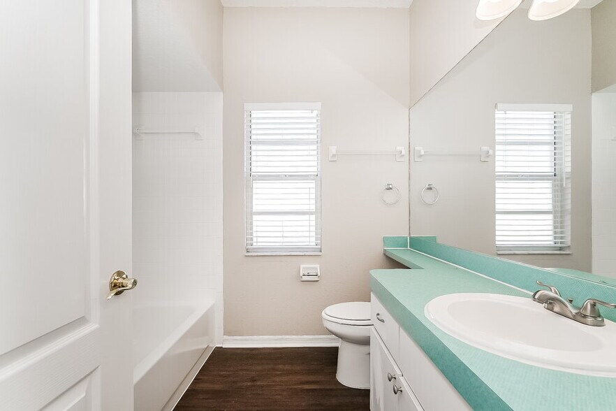 Building Photo - 8712 Cypress Lakes Blvd