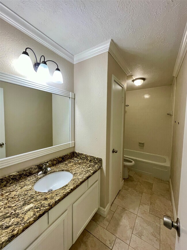 Building Photo - 2622 Olster Dr