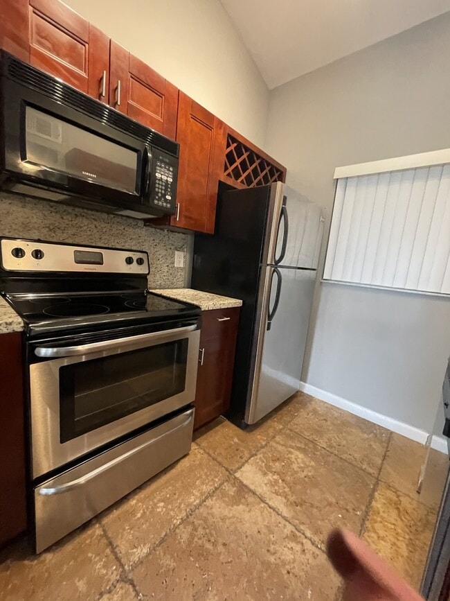 Building Photo - 2831 N Oakland Forest Dr