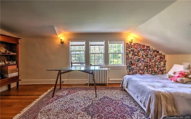 Building Photo - 96 Kings Hwy N