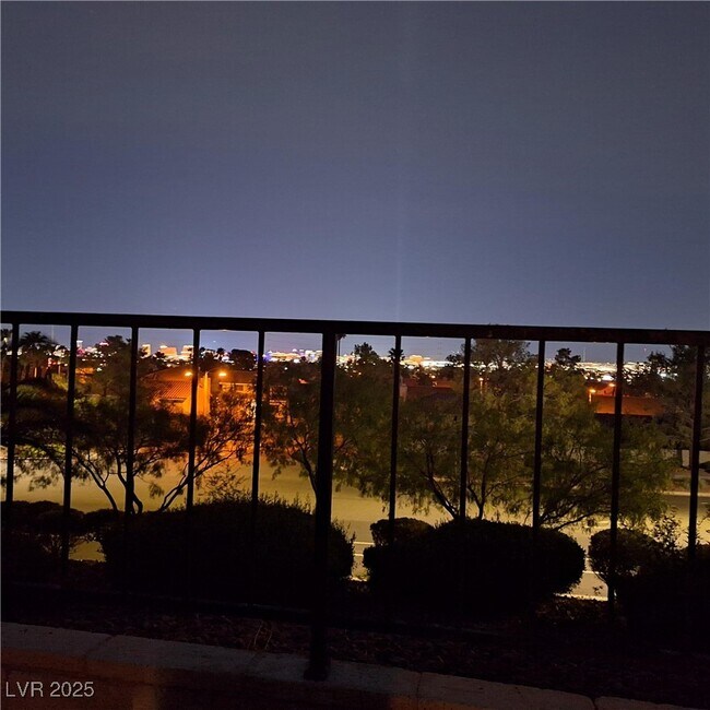 Building Photo - 8700 Captains Pl