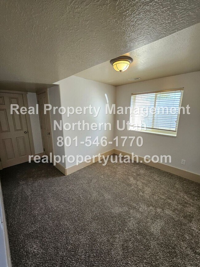Building Photo - Stunning 7 Bedroom Home in West Point Avai...