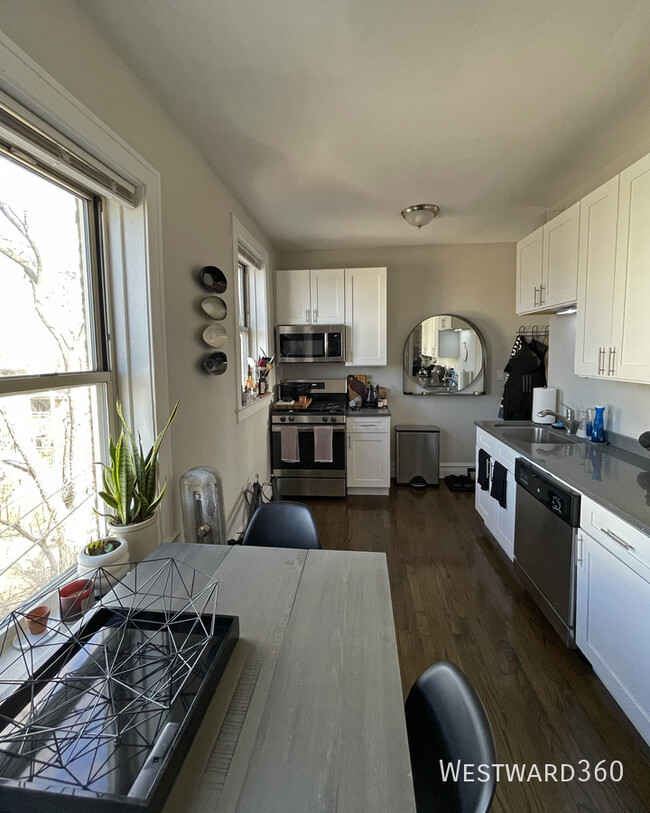 Building Photo - Top Floor 1bed/1bath with tons of natural ...