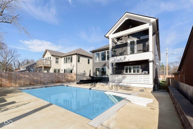 Building Photo - 429 W 86th St