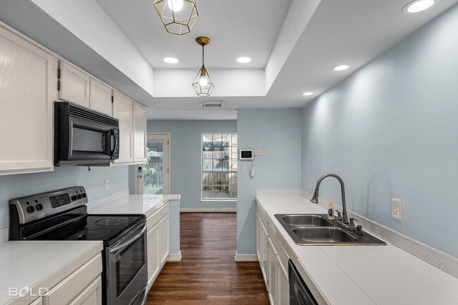 Building Photo - 421 Stratmore Dr