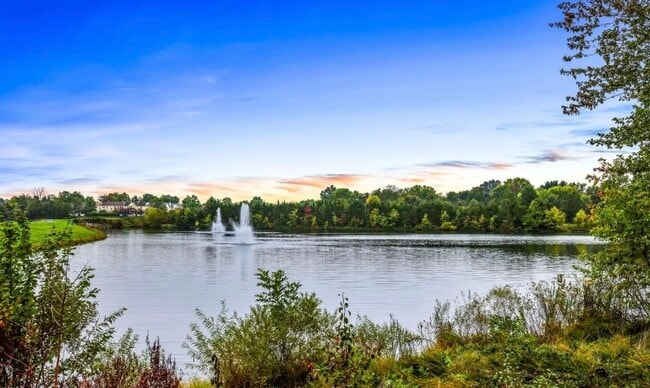Fountain behind community with walking trail - 1137 Huntmaster Ter NE