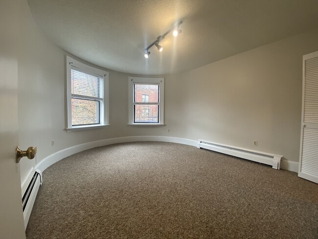 Building Photo - 128 Hemenway St