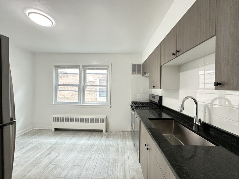 Building Photo - 6715 N California Ave