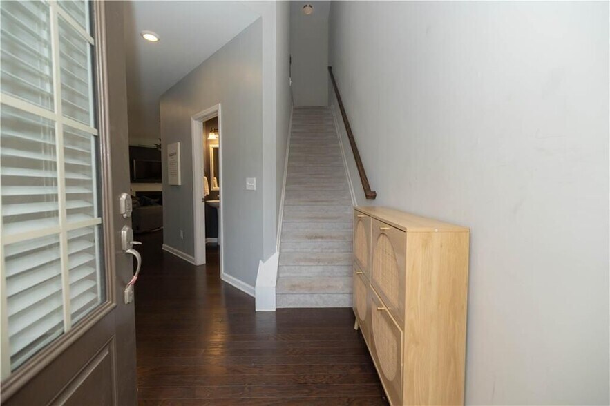 Building Photo - 7245 Heritage Oak Ct