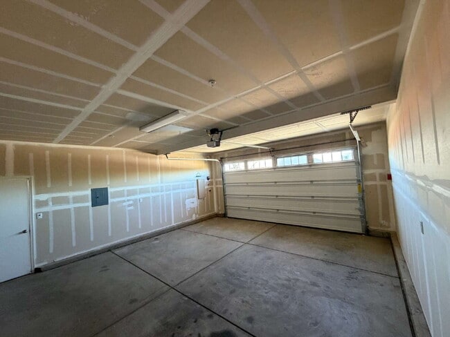 Building Photo - 2494 Valdes Dr